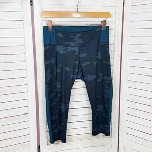 Lululemon Clip In Crop Capri Leggings Teal Blue Camo Size 6 Athletic Yoga